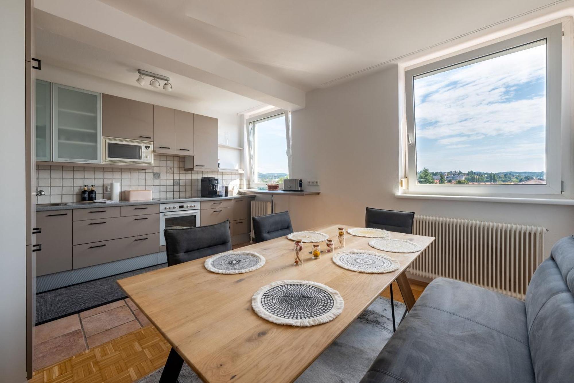 Tamliving Zentrum Luxus Parken Messe Wifi Traumaussicht Sunrise&Sunset Graz Esterno foto